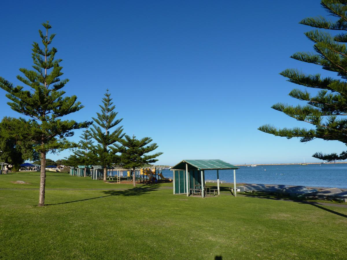 Leander Reef Holiday Park Port Denison Kültér fotó